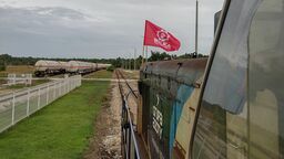 W środę związkowcy zorganizowali strajk ostrzegawczy. Od godz. 7:30 do 9:30 pociągi towarowe były oflagowane i nie odjeżdżały ze stacji