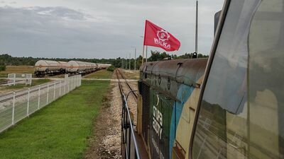 W środę związkowcy zorganizowali strajk ostrzegawczy. Od godz. 7:30 do 9:30 pociągi towarowe były oflagowane i nie odjeżdżały ze stacji