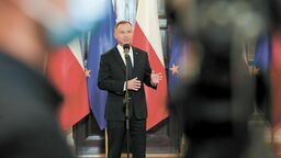 Prezydent Andrzej Duda zachęcał do szczepień jak największej liczby osób, ale stwierdził, że szczepienia nie powinny być obowiązkowe