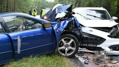 Mazda wbiła się w forda. Wypadek niedaleko Biłgoraja