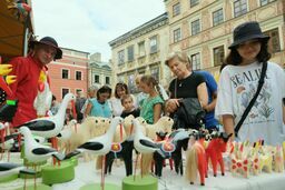 Józef i Karol Lasik handlują zabawkami za Trybunałem Koronnym