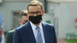 Podpalenie w mobilnym punkcie szczepień i w sanepidzie w Zamościu? Jest reakcja premiera