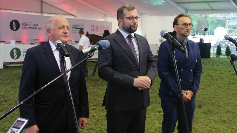 Minister rolnictwa Grzegorz Puda w poniedziałek przyjechał do Janowa Podlaskiego na konferencję prasową