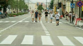 Pasy namalowane, Krakowskim Przedmieściem można jechać