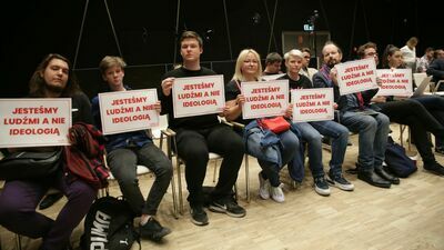 Chodzi o przyjęty przez sejmik województwa 25 kwietnia 2019 r. sprzeciw „wobec pojawiających się w sferze publicznej działań zorientowanych na promowanie ideologii ruchów LGBT”