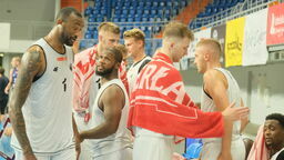 Jimmie Taylor (pierwszy z lewej) i Tweety Carter (drugi z lewej) w przedsezonowych sparingach pokazywali się z dobrej strony
