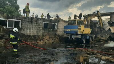 Stracili maszyny i plony w ogromnym pożarze. Ruszyła zbiórka. "Nie da się tego opisać"