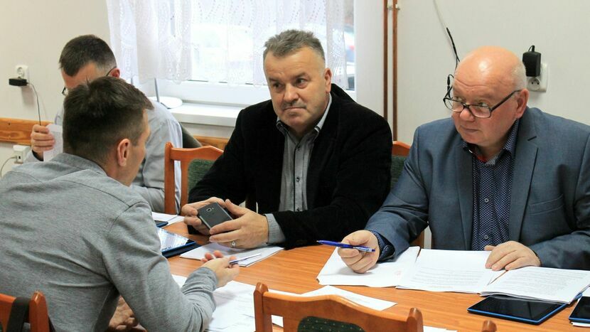 Radni gminy Żyrzyn zdecydowali  o wyższych opłatach za odbiór i  zagospodarowanie<br />
odpadów. Podwyżki weszły w życie w tym miesiącu