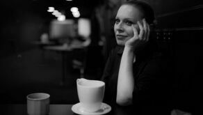 Lubię mieć wolną wolę i możliwość adaptowania się do okoliczności. Nie lubię bronić żadnej twarzy i chyba tak mi się udaje żyć – mówi Anna Maria Jopek