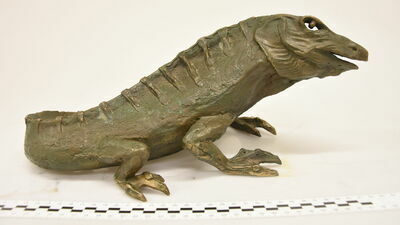 Rzeźba z ul. Staszica znaleziona w porzuconym bagażu na dworcu