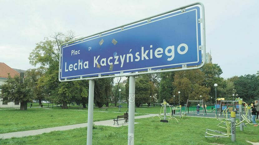 Pl. Kaczyńskiego nosi tę nazwę od roku 2011