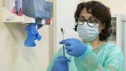 Ekspert: Jest prawdopodobne, że szczepionki przeciw COVID-19 będziemy brać co roku