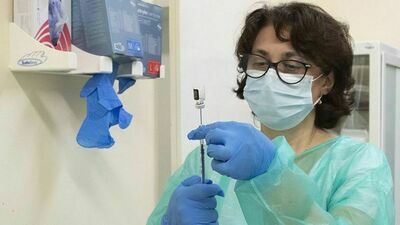 Ekspert: Jest prawdopodobne, że szczepionki przeciw COVID-19 będziemy brać co roku