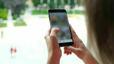 Wschodni akcent i „musimy sprawdzić pana telefon”. Nagranie rozmowy z oszustami