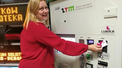 Urzędnicy przekonują, że korzystanie z nowych narzędzi wcale nie jest obowiązkowe. – Jeśli ktoś nie chce korzystać, to nie musi – wyjaśnia Agnieszka Musur z ZTM. – Jeśli ktoś korzysta z biletów papierowych i Karty Biletu Elektronicznego, one nadal są dostępne