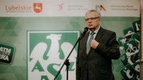 Prezes AZS Lublin, profesor Zdzisław Targoński we wtorek otrzymał gratulacje od przedstawicieli władz samorządowych z Lublina i województwa lubelskiego

