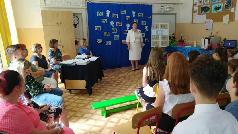 Czerwiec 2021. Zakończenie roku w SP w Podzamczu (gmina Mełgiew). 31 sierpnia szkoła została zlikwidowana po 65 latach działalności