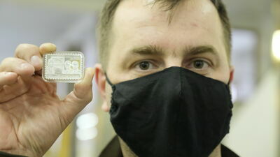 Poranna kolejka przed bankiem w Lublinie, żeby wydać sporą sumę