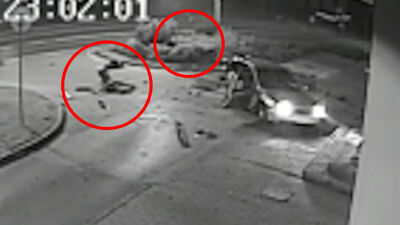 Lubelskie. Kraksa audi na rynku. 19-latek i 18-latka wypadli z samochodu [wideo]