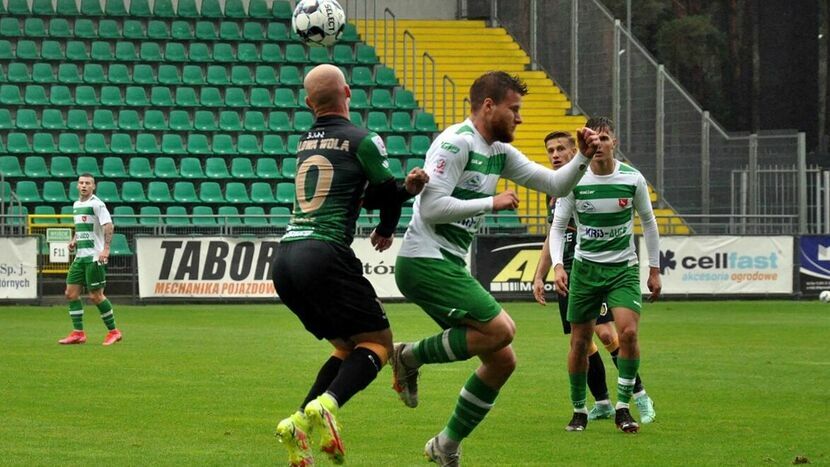 W minioną sobotę piłkarze Orląt Spomlek prowadzili 2:0 w Stalowej Woli, ale zremisowali 2:2. W środę wygrywali 1:0 i 2:1 a mimo to przegrali 2:3