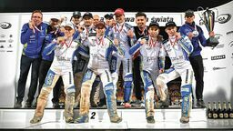 Zawodnicy i działacze ze srebrnymi medalami