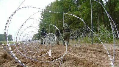 Stan wyjątkowy już obowiązuje. "Trochę może to przypominać stan wojenny"