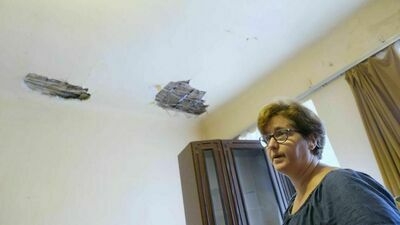 Pani Monika z zniszczonym mieszkaniu. Teraz wygląda ono jeszcze gorzej