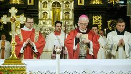 Cenne relikwie w archikatedrze lubelskiej. "Warto codziennie dźwigać swój krzyż z Chrystusem"