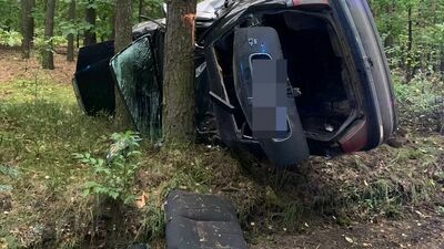Fatalny wypadek rovera w lesie koło Parczewa. Kierowca niczego nie pamięta