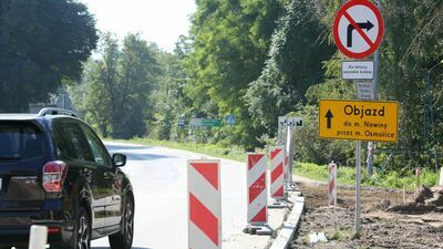 Najpierw zamknięty został dojazd do mostu na skraju Lublina, w ciągu ul. Prawiednickiej. 