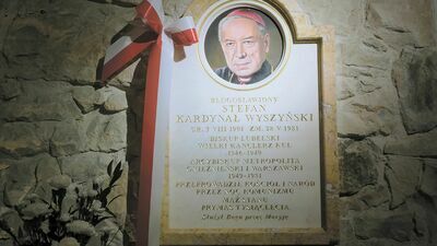 Specjalna tablica w lubelskiej archikatedrze. Pamięci Prymasa Tysiąclecia
