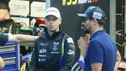 Jarosław Hampel (z lewej): – Jeszcze mam sporo do zrobienia i do udowodnienia. Nie tak wyobrażałem sobie ten sezon. Myślałem, że będzie w moim wykonaniu jeszcze lepszy. Niestety, tak się nie stało.