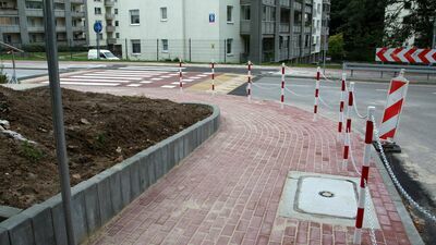 Bezpieczniej w drodze do szkoły. Kończą prace przy Pileckiego w Puławach [zdjęcia]