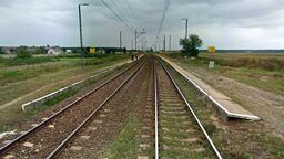 Perony w Sarnowie nie są przystosowane do poruszania się osób na wózkach