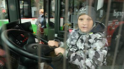 Dziś każdy mógł usiąść za kierownicą autobusu. Piknik na placu Zamkowym