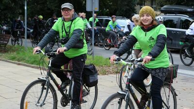 Świętowali dzień bez samochodu. Upominki dla puławskich rowerzystów [zdjęcia]