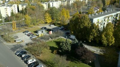 Dzisiaj stoją tu bloki, chociaż nie zajmują całego terenu. Pozostał niezabudowany skrawek