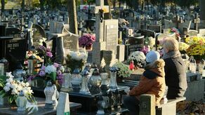 Na cmentarz w maseczce ochronnej. Apel ministra zdrowia