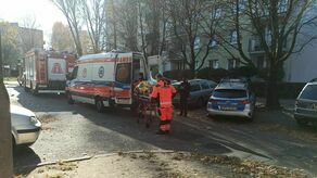 Lublin. Akcja służb na Czechowie. Mężczyzna wpadł do szybu windowego w wieżowcu [zdjęcia]