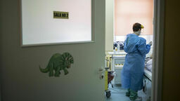 Brakuje łóżek dla zakażonych. Wojewoda tłumaczy dlaczego nie podają już informacji o ogniskach epidemicznych