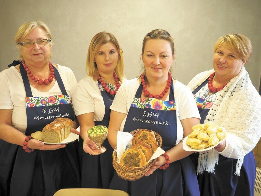Od lewej: Bożena Barczyńska, Anna Sadowska, Joanna Iwanejko i Joanna Czajkowska z KGW „Wereszczynianki”