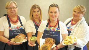 Od lewej: Bożena Barczyńska, Anna Sadowska, Joanna Iwanejko i Joanna Czajkowska z KGW „Wereszczynianki”