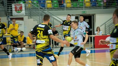 Trener AZS AWF Marcin Stefaniec rzutem w ostatniej sekundzie zapewnił swojej drużynie wygraną

