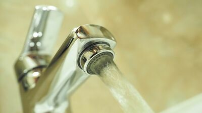 Wiara w darmową wodę może być złudna, bo liczniki pracują normalnie, więc rachunki z wyrównaniem to tylko kwestia czasu