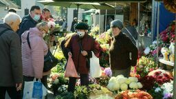 Lublin: Tłumy na cmentarzu przy ul. Lipowej na dzień przed 1 listopada [zdjęcia]