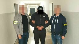 Werbował oszustów i okradał seniorów "na policjanta". Wpadł przez drobne wykroczenie 
