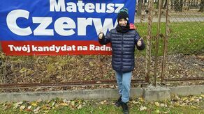 Mateusz Czerw i jego baner