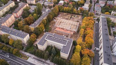 Lublin. Już montują dach na sali gimnastycznej I LO