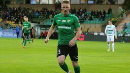 Marcel Wędrychowski (w środku) w niedziele może otrzymać szansę gry przeciwko swojemu macierzystemu klubowi

