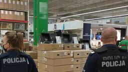 Policja i sanepid wchodzą do lubelskich galerii handlowych. Sprawdzają czy każdy ma maseczkę